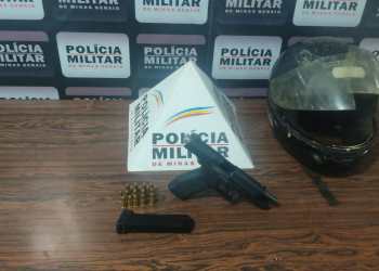 PM procura dupla suspeita de matar jovem a tiros; arma e moto foram apreendidas